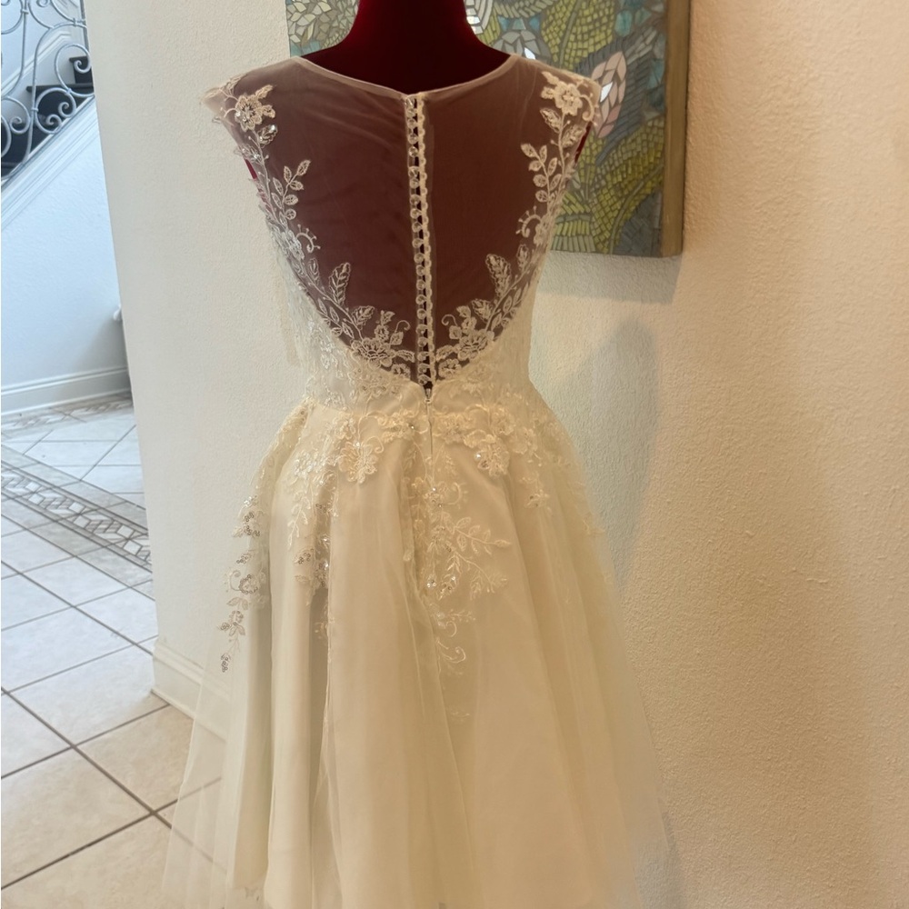 JJ’s House A-line Illusion Tulle Lace Short Wedding Dress with Two Tier 31” Veil - Picture 14 of 16